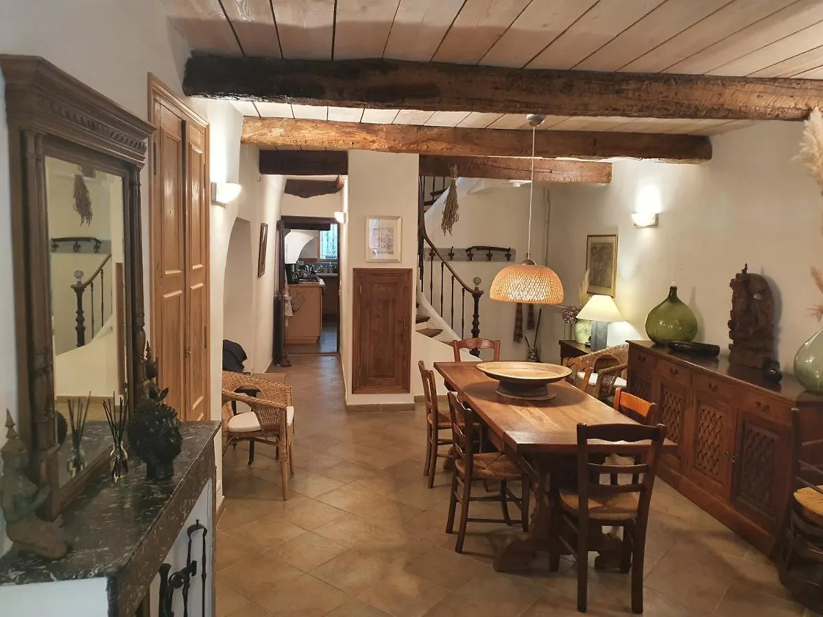 La Maison Provencale La Roquebrussanne Guest house