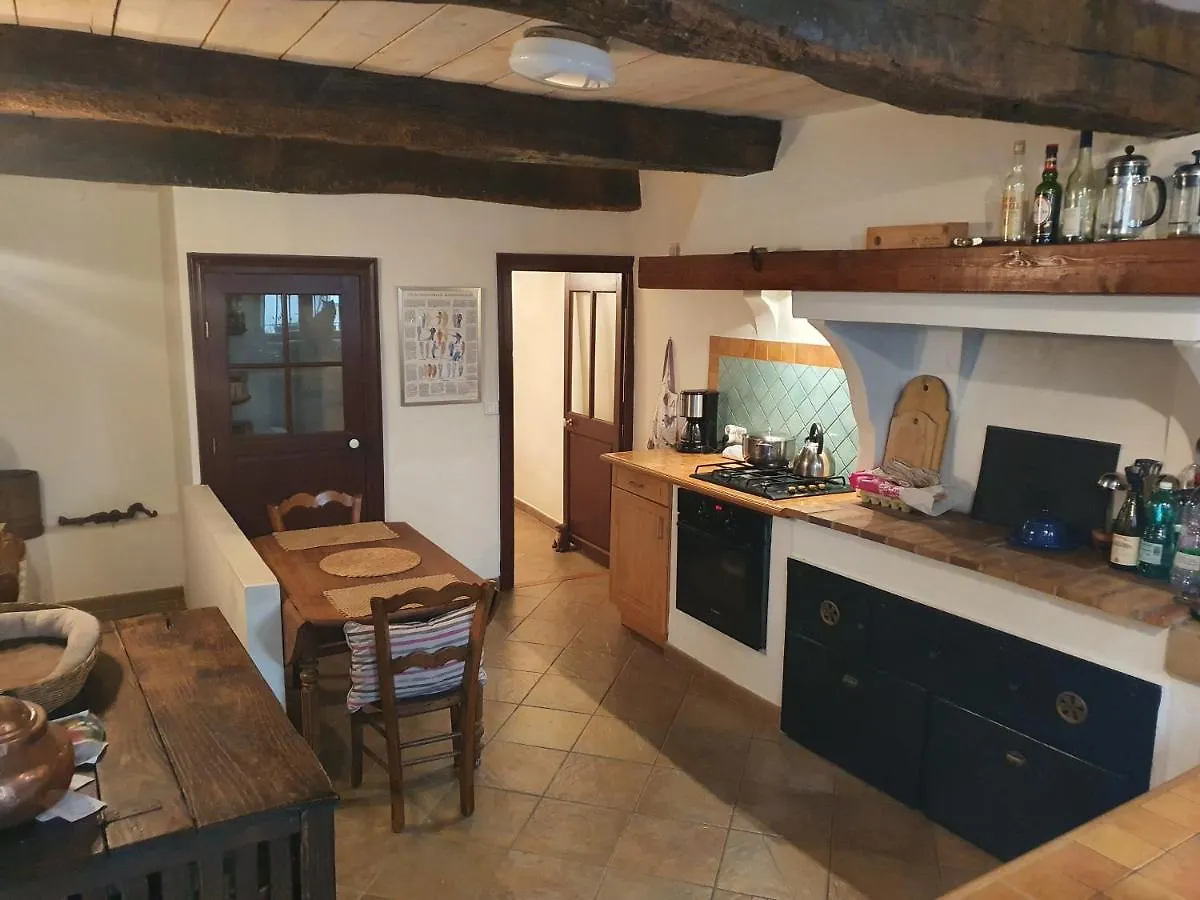 La Maison Provencale La Roquebrussanne Guest house