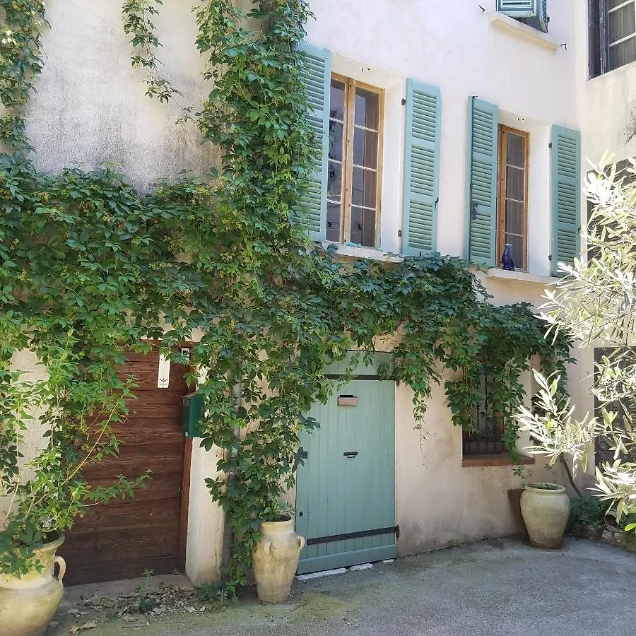La Maison Provencale La Roquebrussanne Guest house